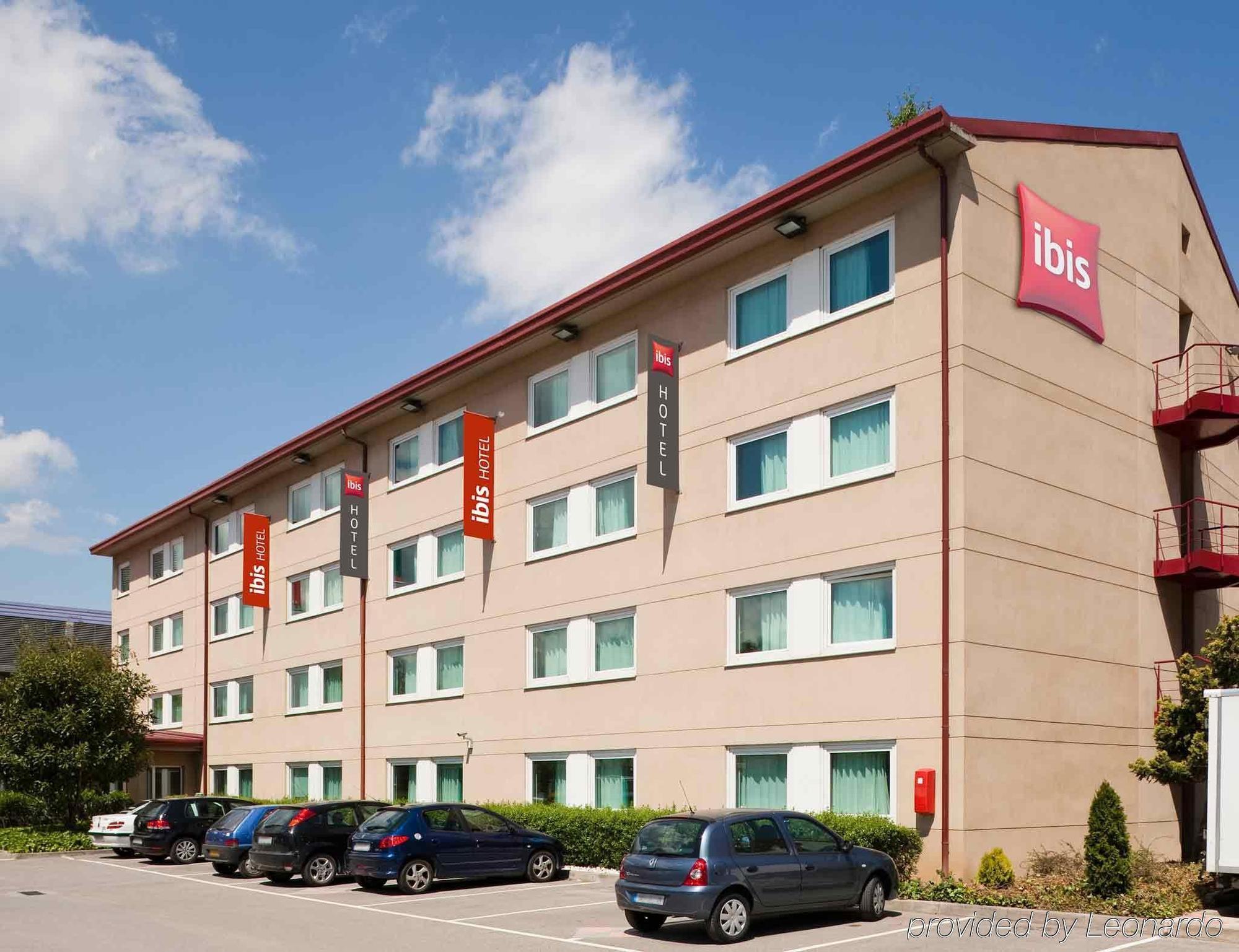 Отель Ibis Cornella Корнелья де Лиобрегат Экстерьер фото